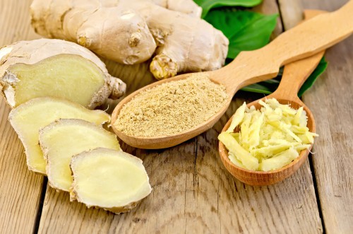 Ginger Powder And Grated In The Spoon With The Root And Leaves